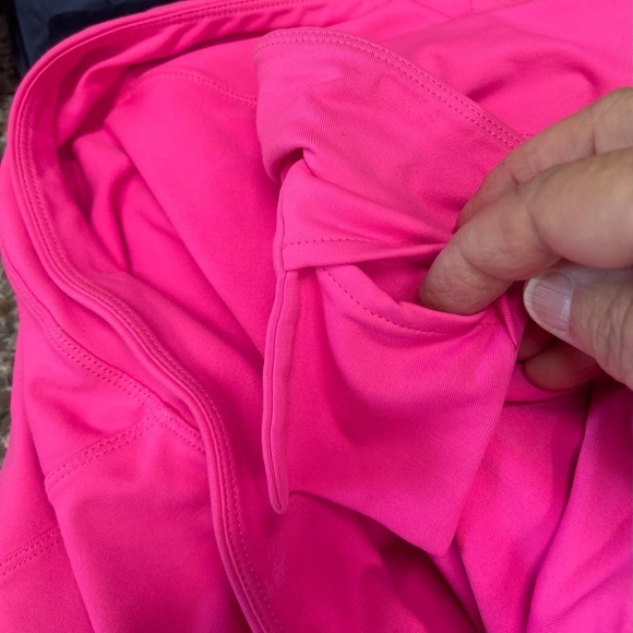 Champion‎ skort woman XL hot pink logo on front hem. Key pocket, snags in front - Picture 8 of 10